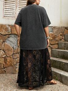 SHEIN LUNE 两件套加大码套装：复古印花T恤和蕾丝中长裙 - 彩色 - 查看 3