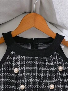 Elladie kids 这款少女连衣裙采用法式格纹面料，露背设计，黑色滚边，仿珍珠纽扣点缀，收腰设计，褶裥下摆，修身优雅，适合生日派对、钢琴演奏会、家庭聚会、节日庆典、正式和休闲场合。 - 黑色 - 查看 7