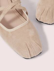 CUCCOO DOLLMOD 女鞋杏色方头褶皱绒面革交叉绑带玛丽珍低帮芭蕾平底鞋 - 杏色 - 查看 5