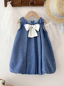 SHEIN 女婴牛仔无袖连衣裙，饰有大蝴蝶结 - 淺色水洗藍 - 查看 4