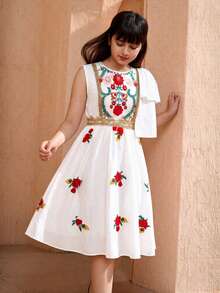 Sparklyn 少女春夏新款连衣裙，白色梭织面料，红色花卉数码印花图案，正面设计，精致金色滚边，白色双层荷叶边下摆，无袖圆领收腰连衣裙，适合少女穿着，简约优雅，精致甜美，适合日常、上学、外出、度假、派对、节日、新年等场合。另有其他款式，例如：小女孩墨西哥连衣裙、儿童连衣裙、女童亲子装、儿童夏季连衣裙、母女亲子装等。 - 白色 - 查看 11
