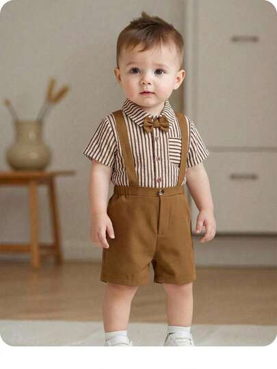 Este conjunto de 2 piezas para niño bebé, de estilo casual minimalista y preppy, incluye una camisa de rayas con cuello y adorno de moño, y pantalones cortos texturizados. Es adecuado para fiestas de cumpleaños, fiestas, actuaciones, bodas, bautizos, ceremonias de apertura, uso diario, escuela, salidas y primavera/verano.
