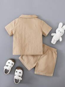 Souflis Souflis 幼儿男童趣味野生动物印花短袖衬衫短裤套装，春夏度假休闲装 - 卡其色 - 查看 2