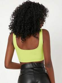 SHEIN BASICS Áo tank top nữ màu trơn cổ chữ U, dây bản rộng, dáng ngắn, kiểu dáng thường ngày, đa năng, thích hợp cho mùa hè. - màu xanh lá - Xem 3