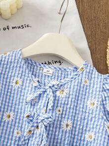 SHEIN Genkimix Kids 1pc Young Girl Daisy Pattern Gingham Cotton Texture Fabric Puff Sleeve Front Bow Knot Dress, Spring To Summer - Blue - View 3