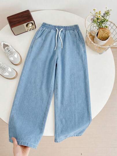 Quần jeans denim dáng rộng, màu sáng, phong cách thường ngày dành cho các bé gái tuổi teen, thoải mái, dễ chịu cho kỳ nghỉ và đi học! Chất liệu denim mềm mại, màu sáng, cạp chun co giãn có dây rút + kiểu dáng cạp cao, tôn dáng hoàn hảo cho các bé gái. Thích hợp cho các hoạt động hàng ngày, đi học, dạo phố trong kỳ nghỉ và nhiều dịp khác để trở thành tín đồ thời trang đường phố!