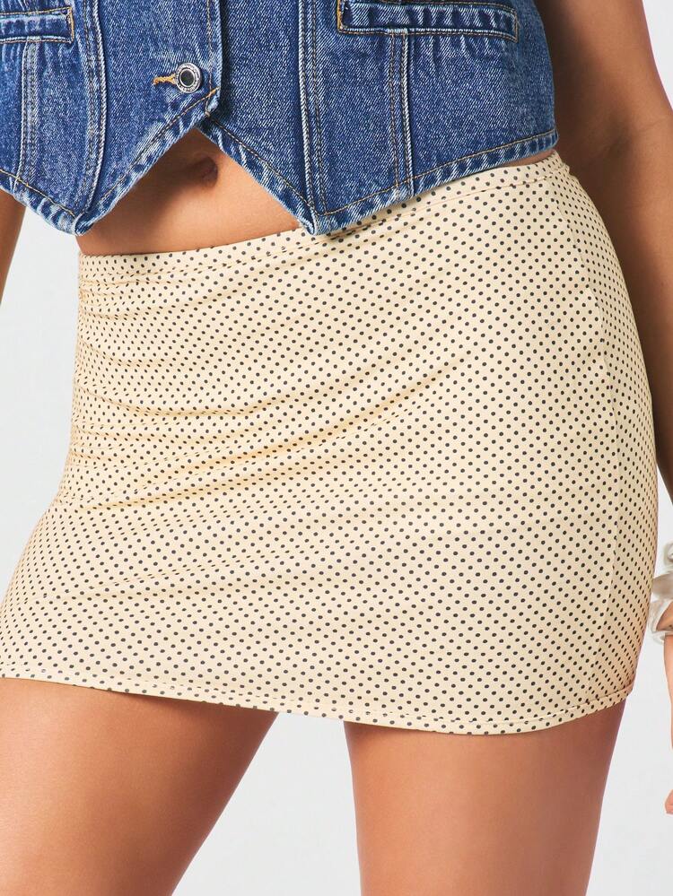 MISSGUIDED Low Rise Mini Skirt With Small Polka Dot Print Perfect For Spring Summer Casual Outings Beach Vacation Weekend Party Club Night Out
