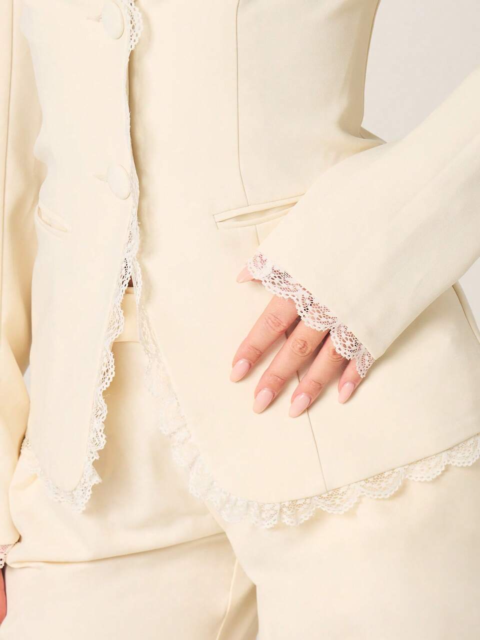 MISSGUIDED Blazer élégant avec bordure en dentelle, fermeture à boutons et revers taillés pour le bureau, les affaires professionnelles, la tenue de cérémonie en automne, hiver et printemps