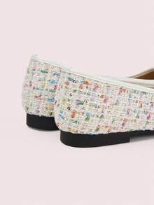 CUCCOO DOLLMOD Giày bệt nữ dễ thương phối nhiều màu sắc bằng chất liệu PU, mũi vuông, đính nơ ngọc trai, kiểu dáng slip-on, thanh lịch và đa năng. - trắng - Xem 9