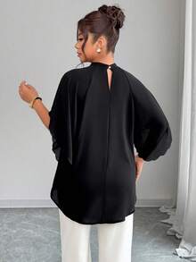 Elenzga Blusa holgada con cuello redondo, mangas fruncidas y bajo ondulado para mujer talla grande, primavera/verano - Negro - Ver 2
