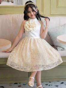 Vestido infantil elegante com bordado floral em tule, sem mangas, gola redonda, cintura marcada e modelagem evasê, estilo princesa, para daminhas de honra, cor damasco. - Damasco - Ver 2