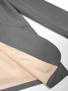 Ciel Poise Blazer gris oversize con diseño de bolsillo minimalista, combinado con falda mini de talle bajo, versátil para el transporte y el uso casual - Gris - Ver 10