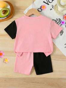 SHEIN Set de 2 piezas con camiseta de manga corta de cuello redondo suave y pantalones cortos de cintura elástica con personaje de dibujos animados de K-pop rosa para niña, adecuado para uso casual y salidas en primavera/verano - Multicolor - Ver 3