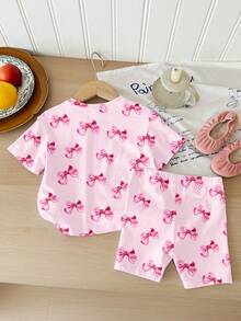 SHEIN 甜美可爱的复古粉色蝴蝶结印花图案，女婴两件套休闲家居服套装 - T恤和短裤，适合夏季穿着 - 彩色 - 查看 2
