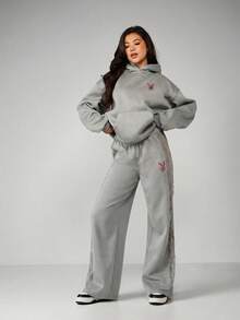 Missguided x Playboy 兔子标志水钻装饰超大号套头连帽衫，带中央口袋和抽绳帽，休闲街头风。 - 灰色 - 查看 4