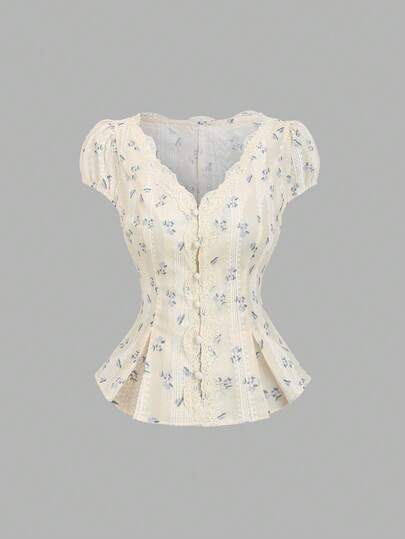 Sweetra เสื้อครอปแขนสั้นคอวีแต่งลูกไม้ปักลายและพิมพ์ลายผ้าต่อกัน สไตล์หวานน่ารัก ใส่ได้ทุกวัน แฟชั่นหลากหลาย สำหรับฤดูใบไม้ผลิ/ฤดูร้อน