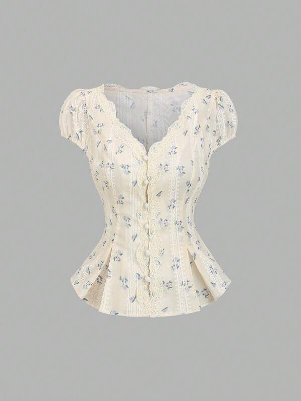 Sweetra 女士甜美可爱休闲日常穿搭时尚百搭刺绣印花拼接蕾丝边腰部V领短袖露脐上衣，春夏款