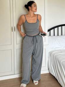 Dazy Plus Bộ đồ ngủ 2 món gồm áo hai dây ôm sát kẻ sọc và quần dài, thích hợp cho mùa xuân/hè. - Xám - Xem 3