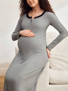 Moonlight&Mama Chemise de nuit à manches longues pour femmes enceintes, avec boutons, empiècement en dentelle et couleurs contrastées - Gris - Voir 3