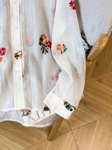 Franclia Bộ đồ nữ gồm áo sơ mi dài tay cài cúc và quần short thêu hoa, kiểu dáng thường ngày. - Màu be - Xem 7