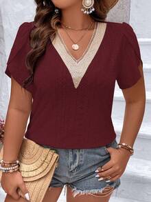 Vionelle 加大码撞色蕾丝花瓣袖T恤图案女式上衣 - 酒紅色 - 查看 1