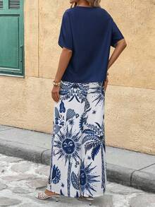 SHEIN Clasi Bộ đồ 2 mảnh phong cách Bohemian thanh lịch dành cho nữ, gồm áo cổ chữ V in họa tiết xanh trắng và quần ống đứng cạp chun, thích hợp cho kỳ nghỉ hè, trang phục thường ngày cho nữ, bộ đồ hè kín đáo cho nữ, trang phục lễ hội 2 mảnh. - Nhiều màu - Xem 2