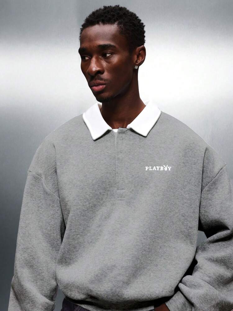 PLAYBOY X SUMWON Langärmliges Poloshirt mit Kragen und Brustprint