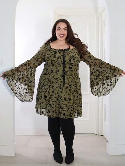 Pretty and Ole 大码花卉印花系腰 V 领长袖连衣裙，适合感恩节