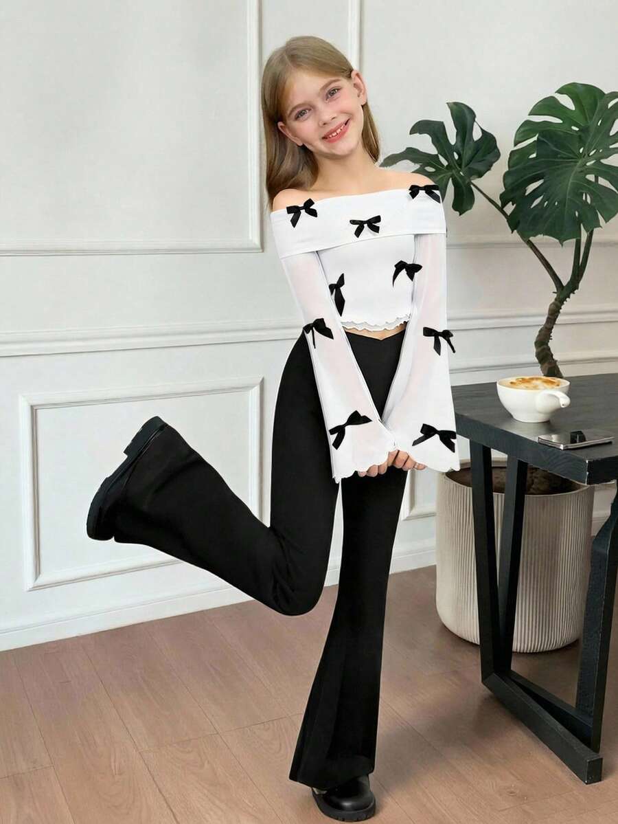 SHEIN Conjunto de 2 piezas para niña preadolescente con blusa casual de hombros descubiertos con lazo y pantalones acampanados de unicolor - Blanco y Negro - Ver 1