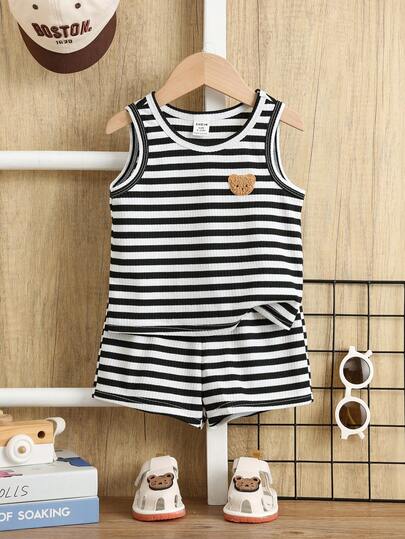 男婴休闲卡通熊条纹背心短裤睡衣套装，适合日常穿着、居家、睡眠和夏季户外玩耍