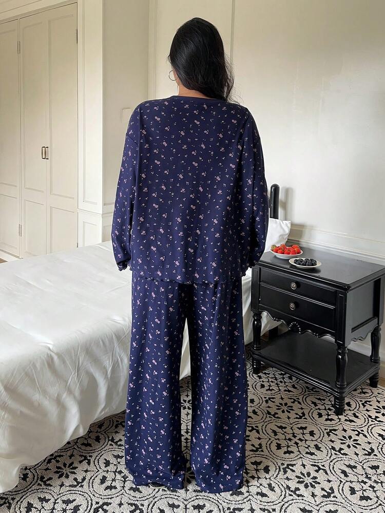 Dazy Plus Plus Size Women Ditsy Floral Loose Pajama Set, Comfortable Home Wear For Spring & Autumn