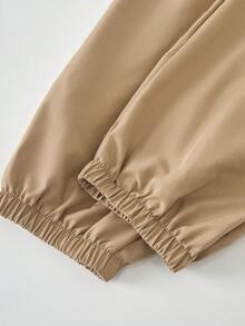 SHEIN Vacaura 2件套男童印花黑色短袖T恤+米色工装裤休闲套装，春夏款 - 卡其色 - 查看 3