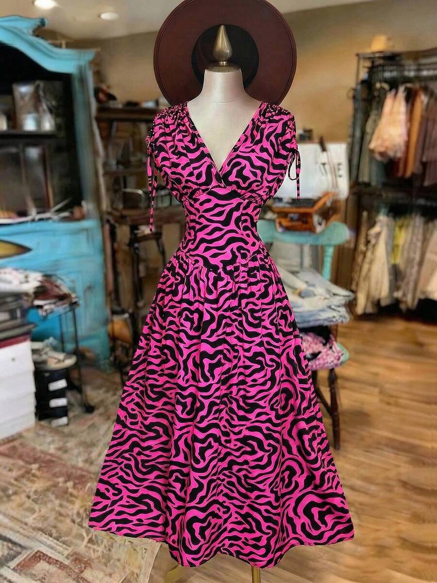 Xyvia Damen Midi-Kleid mit lila Basis, schwarzem Blumenmuster und geraffter Taillenkordel, elegant und raffiniert, geeignet für Geburtstag, Date, Party, Hochzeit, Jahrestag, Musikfestival, Valentinstag, Ostern, Feiertag, Reise, Strand, festliche Anlässe - Verschiedenfarbig - Übersicht 1