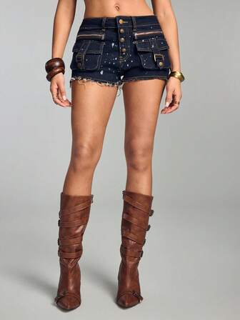 J-Fashion Pantaloncini di jeans da donna retrò e sexy, vita bassa, mini, con tasche cargo e decorazioni in pelle sintetica