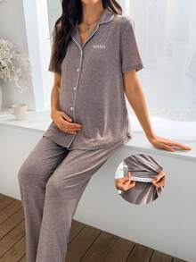 SHEIN Set de ropa de estar en casa de maternidad con bordado de letras y ribete de contraste en las mangas cortas - Caqui - Ver 1