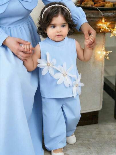 女婴优雅翻领无袖上衣，饰有3D立体花卉图案，搭配裤子套装