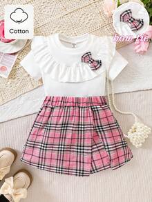 SHEIN Elladie kids 两件套女童休闲新款T恤套装，正面可爱粉色格子图案3D蝴蝶结设计，白色罗纹针织荷叶边T恤，搭配粉色格子开衩短裙，适合可爱、俏皮、休闲、舒适的日常穿着，也适合上学、郊游、海滩、派对等场合。春夏两件套儿童套装，格子裙，女童夏季格子裙，幼儿女童可爱复古风蝴蝶结套装，女童服装裙装套装 - 彩色 - 查看 6