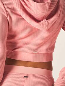 Missguided x Playboy 华夫格针织全拉链短款连帽衫，罗纹长袖，带中央口袋，休闲街头风。 - 粉色 - 查看 6