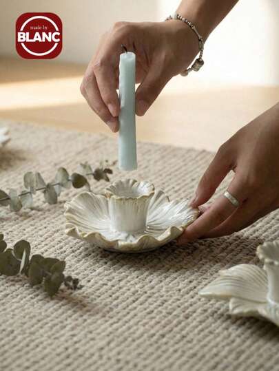 Madebyblanc 1pc Ceramic Lotus Pattern, Lotus-Shaped Candlestick, Desk, Coffee Table, Candlestick For Candlelight Dinner Decoration, Light Luxury Decorative Item, Aromatherapy Appliance, Suitable For Festival Parties