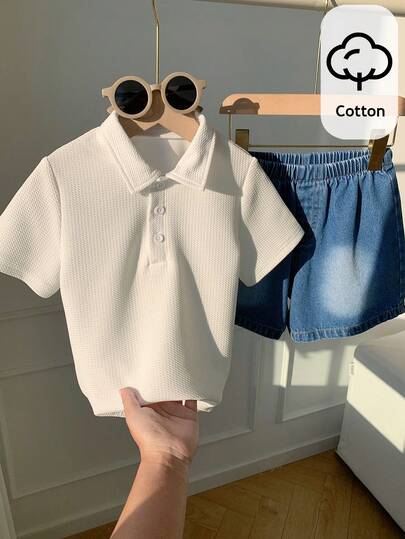 2件套儿童/男童休闲日常百搭舒适条纹Polo衫和黑色牛仔短裤套装，适合春夏季节日常穿着、运动、郊游、上学、聚会、节日、拍照等场合。