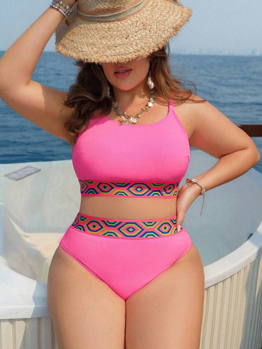 SHEIN Swim Lushore 大码女士时尚比基尼套装，圆领可调节肩带，时尚编织带装饰，热销设计，休闲度假显瘦两件套 - 粉色 - 查看 1