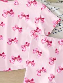 SHEIN 甜美可爱的复古粉色蝴蝶结印花图案，女婴两件套休闲家居服套装 - T恤和短裤，适合夏季穿着 - 彩色 - 查看 4