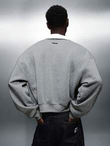 PLAYBOY X SUMWON 长袖翻领印花休闲街头风 Polo 衫，胸前饰有品牌标志，常规版型，适合春夏穿着。 - 灰色 - 查看 2