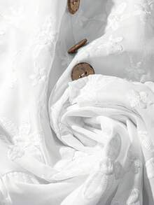 SHEIN PETITE 小码镂空刺绣V领纽扣休闲度假风荷叶袖衬衫 - 白色 - 查看 4