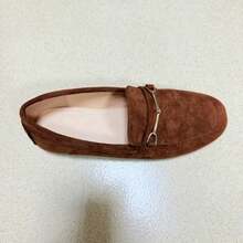 Rosivie 女士棕色绒面平底鞋，金属绳结装饰，简约休闲通勤百搭装扮 - 棕色 - 查看 12