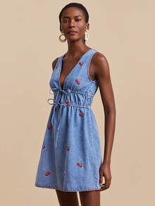 Travachic 女士性感无袖V领樱桃刺绣系带牛仔连衣裙 - 淺色水洗藍 - 查看 4