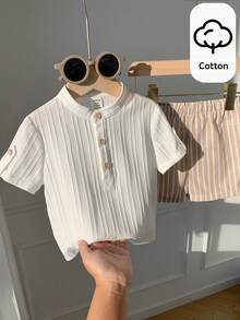 Bubblio Conjunto de 2 peças para bebê menino, estilo casual e escolar, composto por camisa branca com gola mandarim e shorts listrados com elástico na cintura. Ideal para festas de aniversário, eventos noturnos, apresentações, casamentos, chás de bebê e comemorações de primeiro aniversário. - Multicolorido - Ver 6
