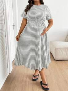 SHEIN Đầm mùa hè dáng rộng, thoải mái, cổ tròn, tay raglan, có dây rút, kẻ sọc dành cho phụ nữ mang thai cỡ lớn. - Màu Xám nhạt - Xem 4
