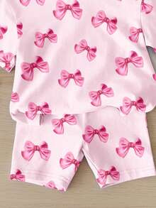 SHEIN 甜美可爱的复古粉色蝴蝶结印花图案，女婴两件套休闲家居服套装 - T恤和短裤，适合夏季穿着 - 彩色 - 查看 6