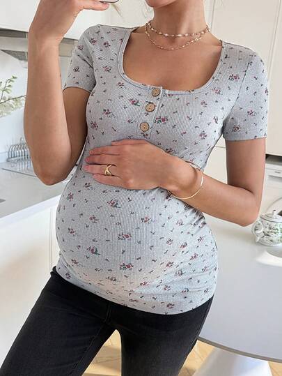 SHEIN Camiseta de manga corta con cuello cuadrado y estampado floral diminuto para mujeres embarazadas, de verano